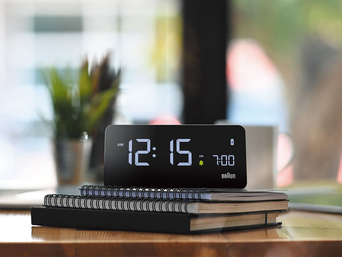 QI WIRELESS CHARGING DIGITAL ALARM CLOCK
