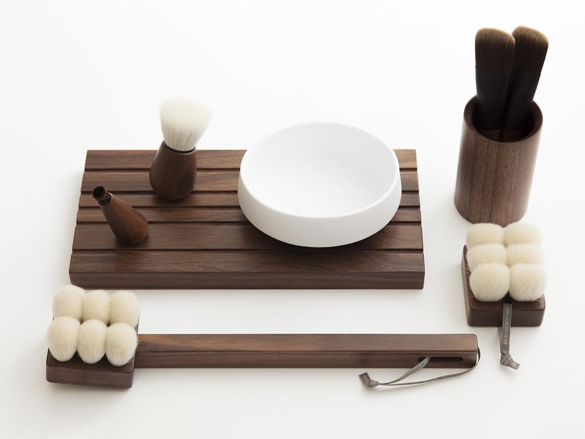 SUVE NADERU BRUSH